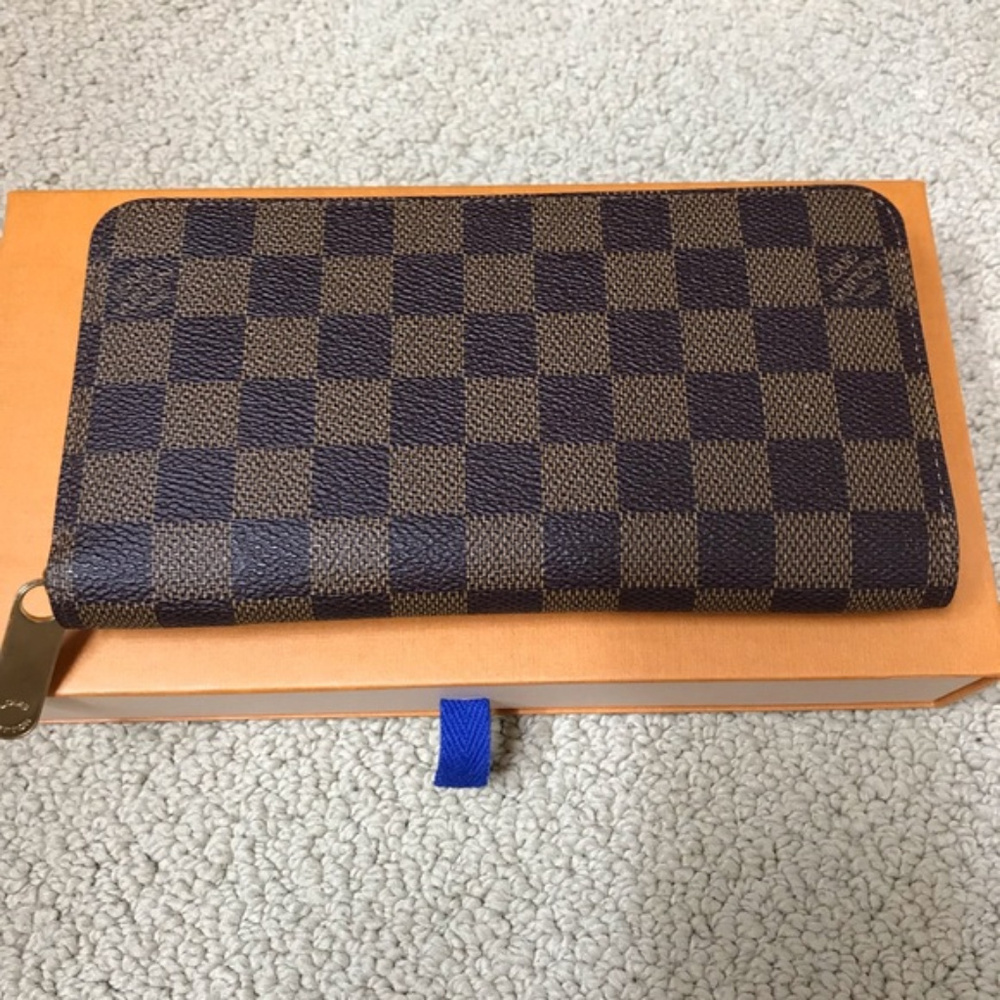 100% authentic Louis Vuitton Wallet